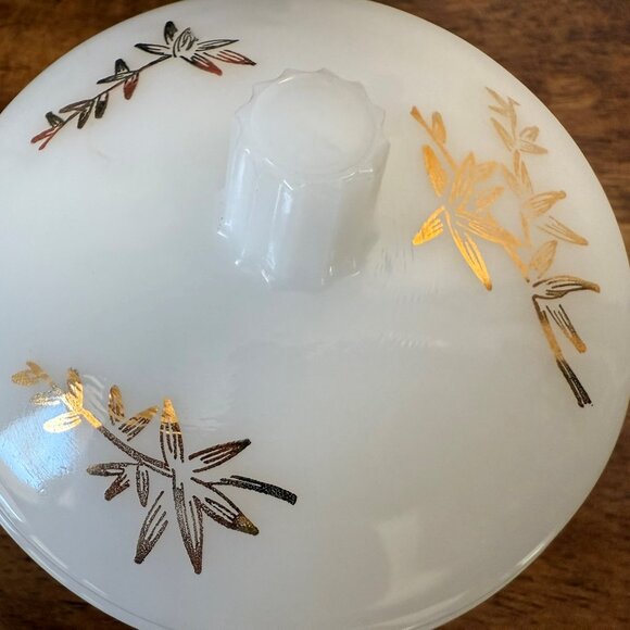 Vintage Milk Glass Lidded Sugar Bowl Gold Leaf Design Federal Heat Proof - Picture 5 of 7